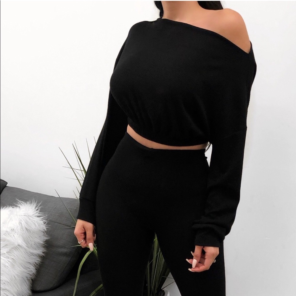 2 piece Bottoms high waisted.

Top off shoulder.